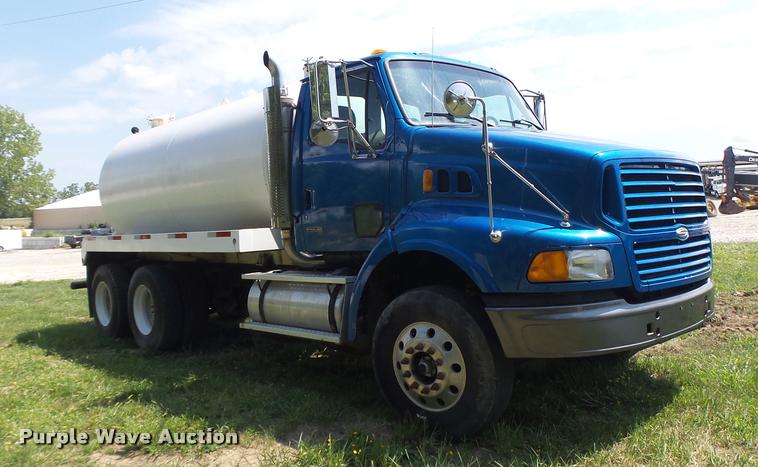 image for item DB5856 2000 Sterling A9500 vacuum truck