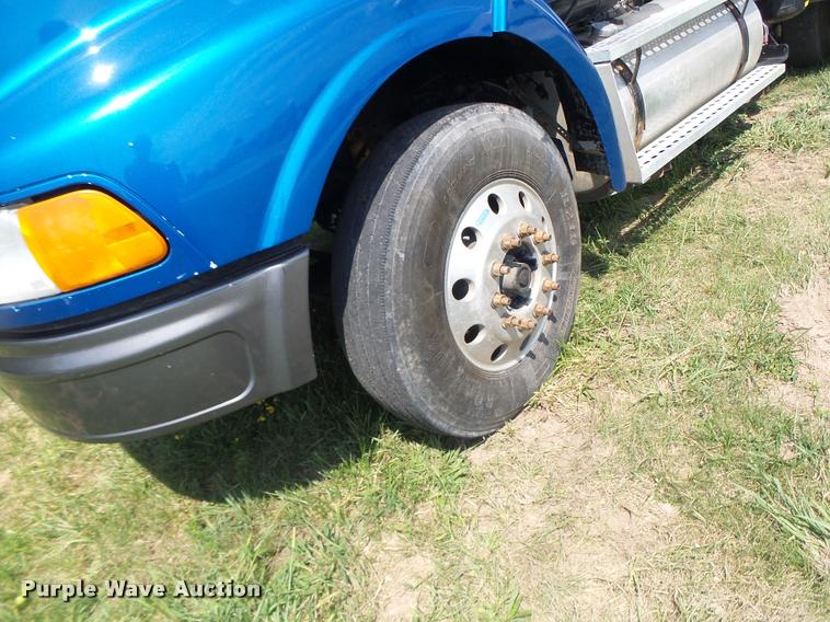 image for item DB5856 2000 Sterling A9500 vacuum truck