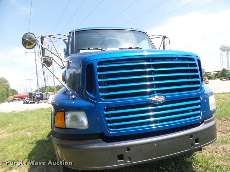 image for item DB5856 2000 Sterling A9500 vacuum truck