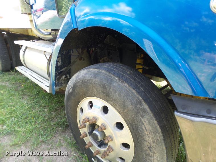 image for item DB5856 2000 Sterling A9500 vacuum truck