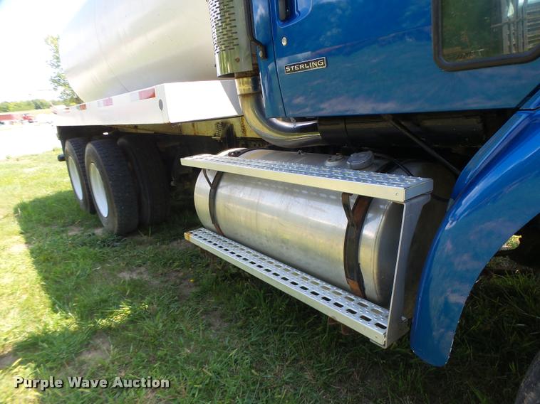 image for item DB5856 2000 Sterling A9500 vacuum truck