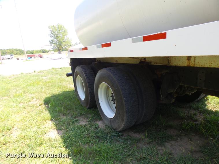 image for item DB5856 2000 Sterling A9500 vacuum truck