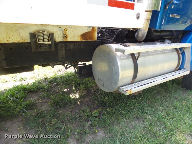 image for item DB5856 2000 Sterling A9500 vacuum truck