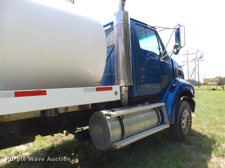 image for item DB5856 2000 Sterling A9500 vacuum truck