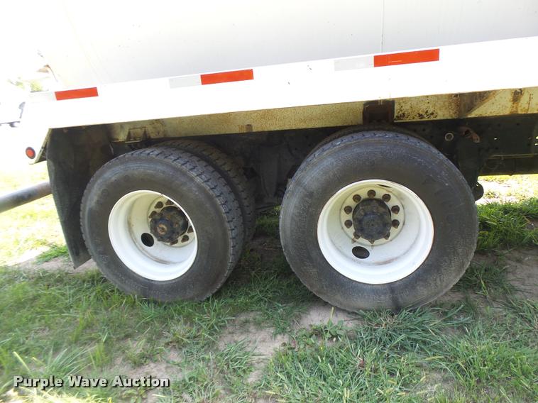 image for item DB5856 2000 Sterling A9500 vacuum truck