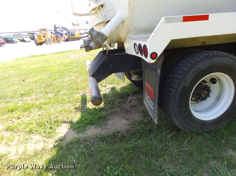 image for item DB5856 2000 Sterling A9500 vacuum truck