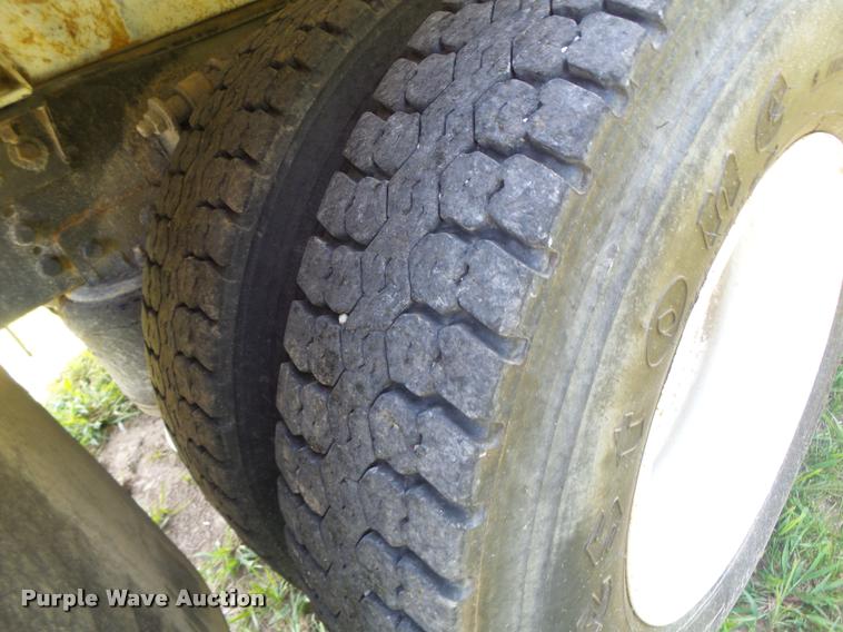 image for item DB5856 2000 Sterling A9500 vacuum truck