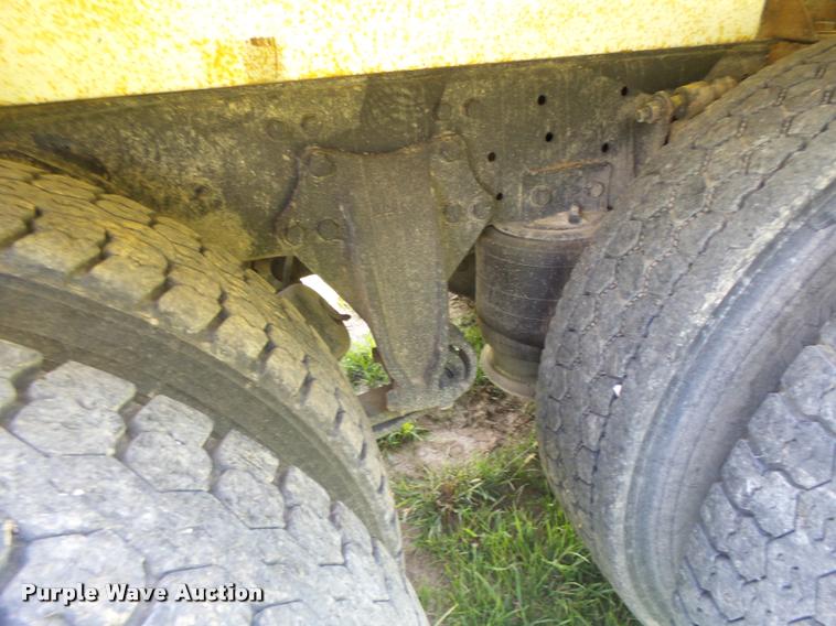 image for item DB5856 2000 Sterling A9500 vacuum truck