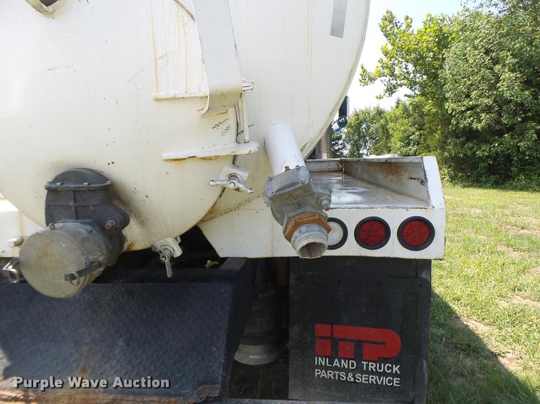 image for item DB5856 2000 Sterling A9500 vacuum truck