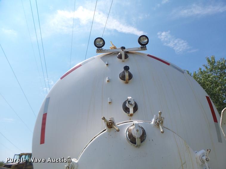 image for item DB5856 2000 Sterling A9500 vacuum truck