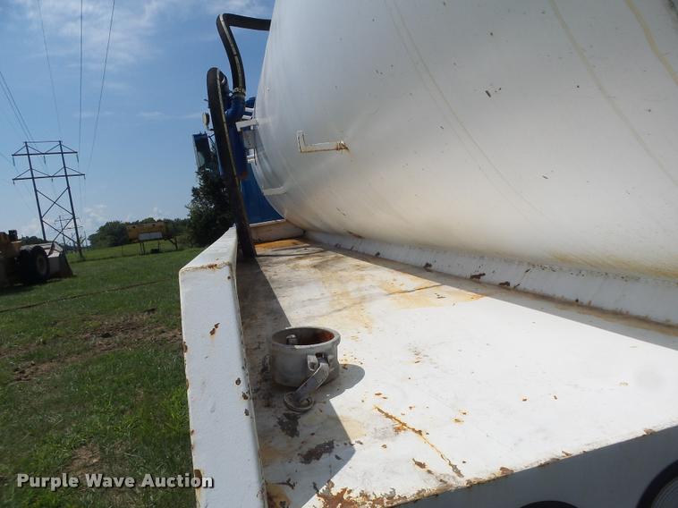 image for item DB5856 2000 Sterling A9500 vacuum truck