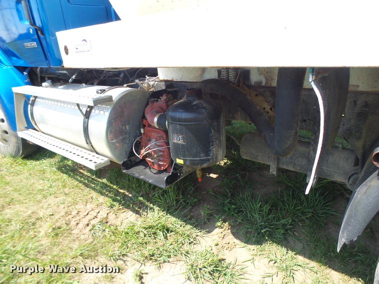 image for item DB5856 2000 Sterling A9500 vacuum truck