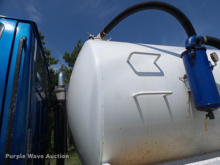 image for item DB5856 2000 Sterling A9500 vacuum truck