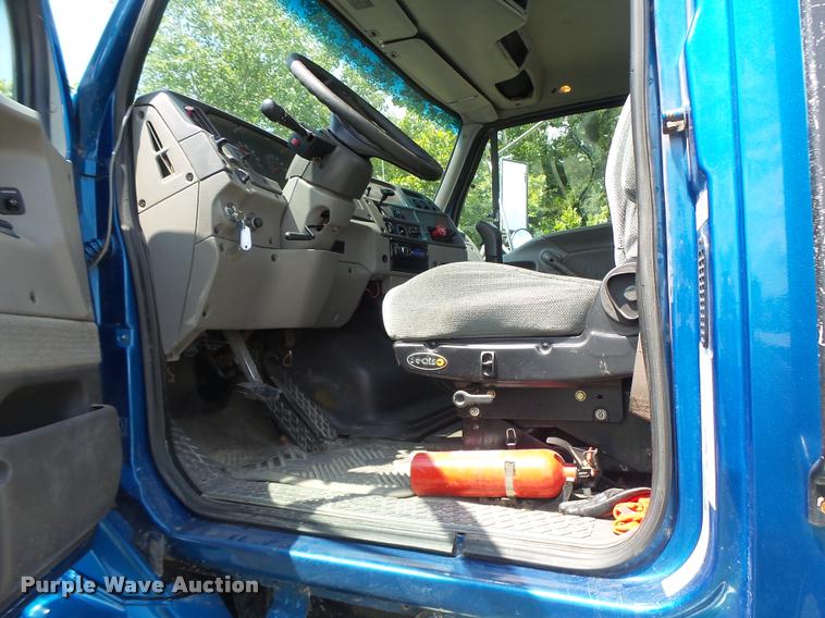 image for item DB5856 2000 Sterling A9500 vacuum truck