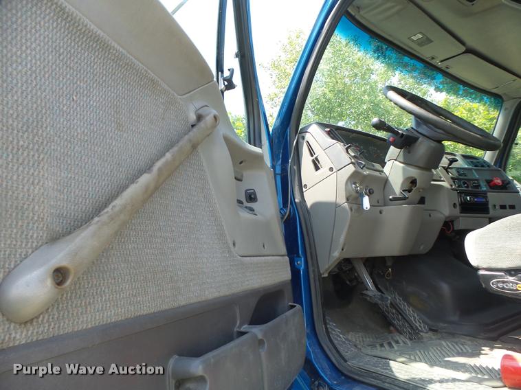 image for item DB5856 2000 Sterling A9500 vacuum truck