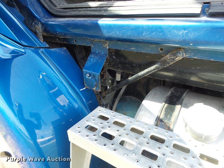 image for item DB5856 2000 Sterling A9500 vacuum truck