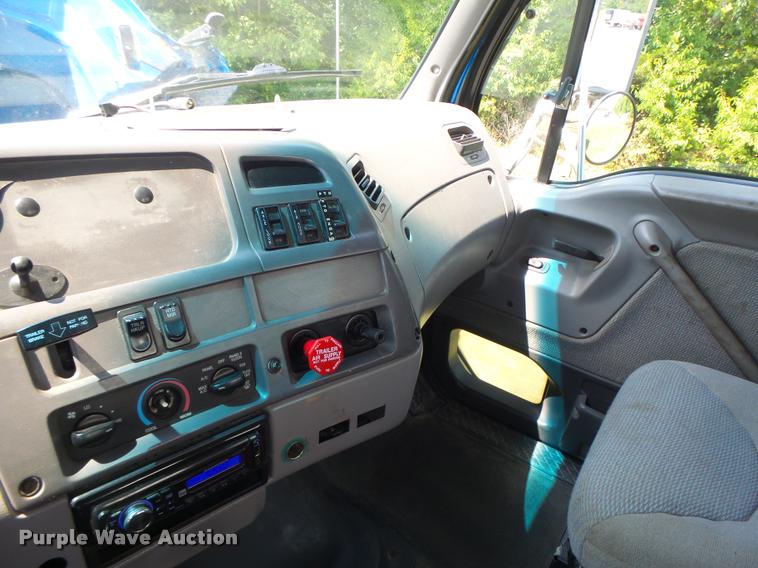 image for item DB5856 2000 Sterling A9500 vacuum truck