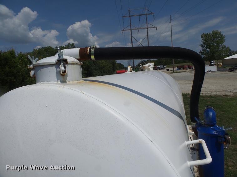 image for item DB5856 2000 Sterling A9500 vacuum truck