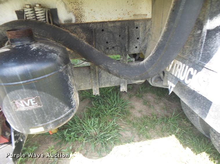 image for item DB5856 2000 Sterling A9500 vacuum truck