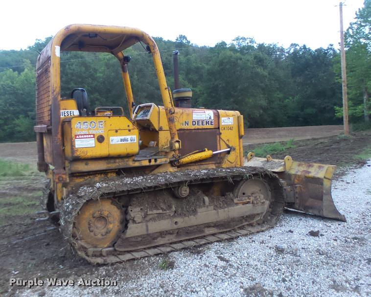 image for item DB5860 1986 John Deere 450E LT dozer