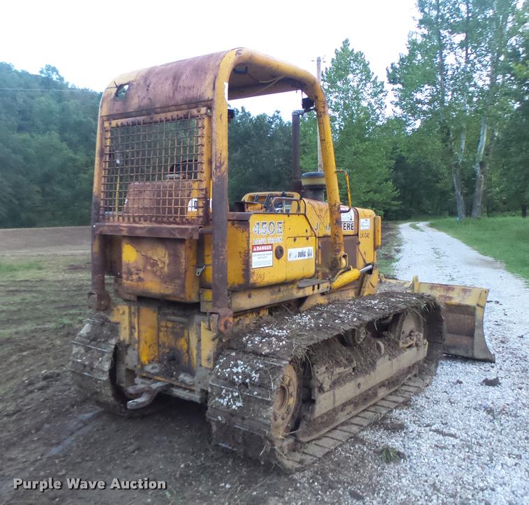 image for item DB5860 1986 John Deere 450E LT dozer
