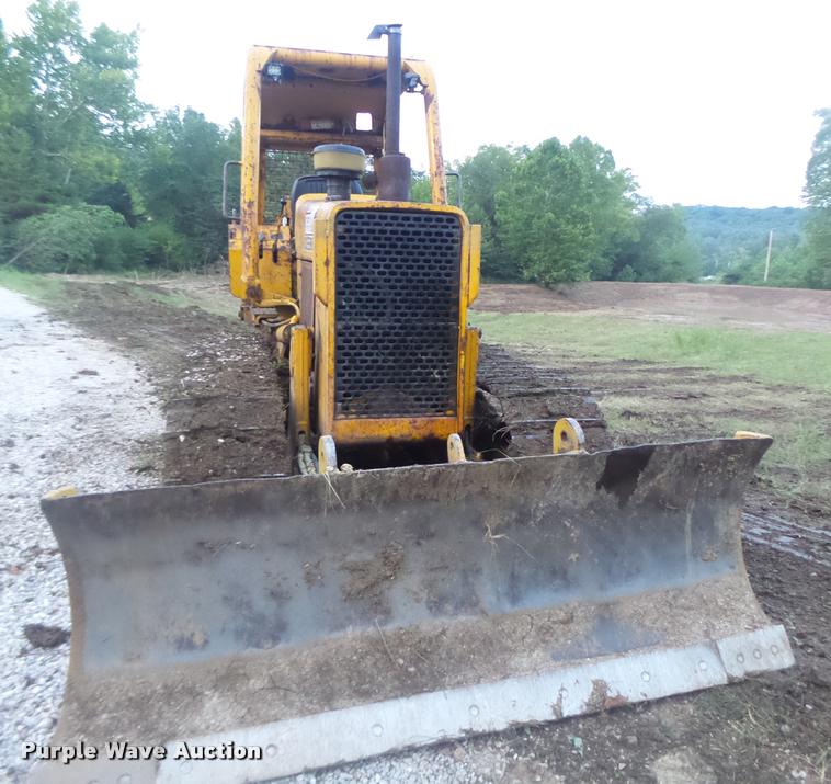 image for item DB5860 1986 John Deere 450E LT dozer