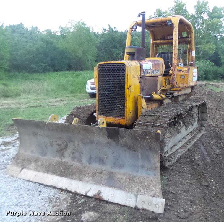 image for item DB5860 1986 John Deere 450E LT dozer