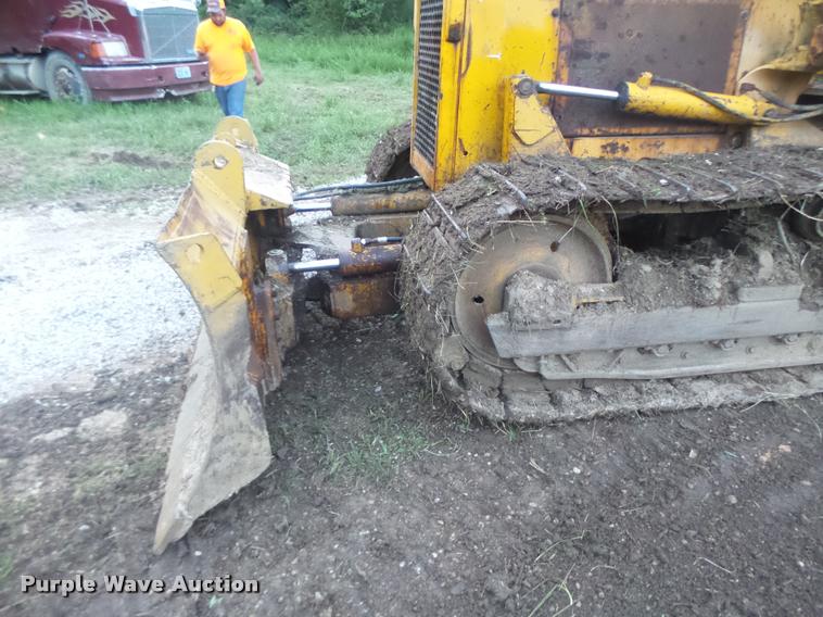 image for item DB5860 1986 John Deere 450E LT dozer