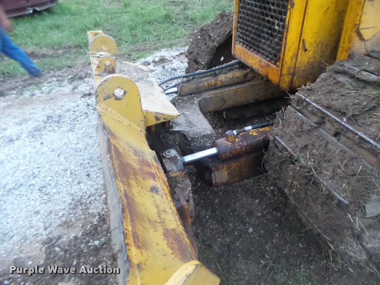 image for item DB5860 1986 John Deere 450E LT dozer