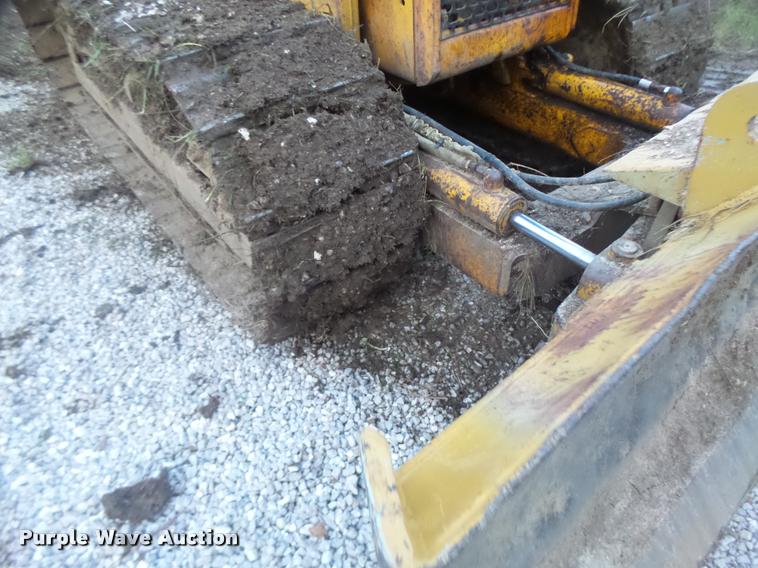 image for item DB5860 1986 John Deere 450E LT dozer