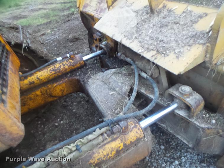 image for item DB5860 1986 John Deere 450E LT dozer