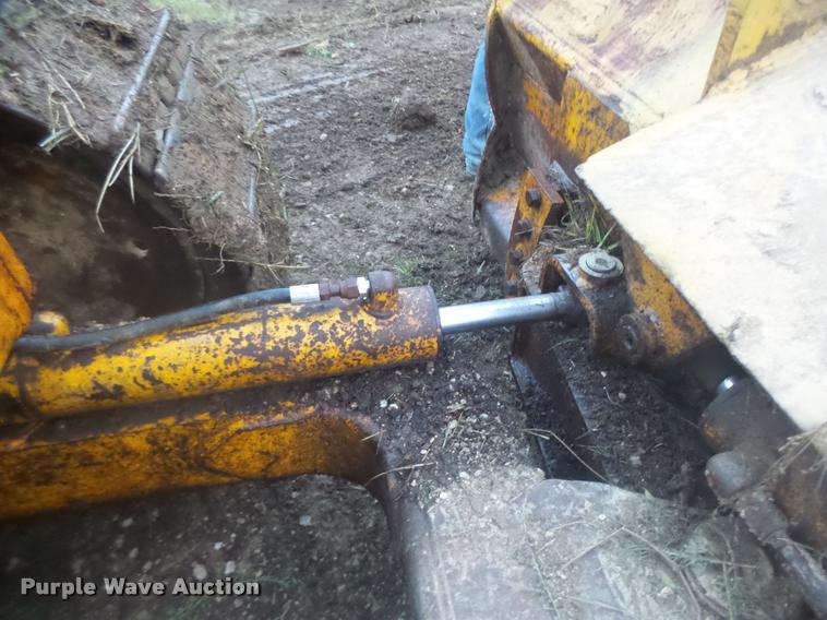 image for item DB5860 1986 John Deere 450E LT dozer