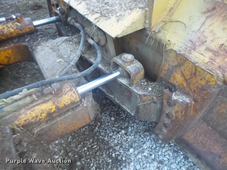 image for item DB5860 1986 John Deere 450E LT dozer