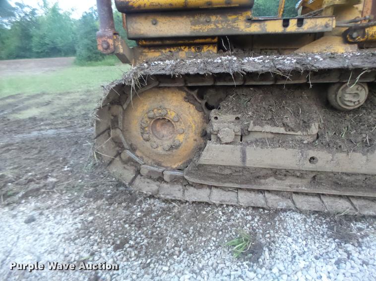 image for item DB5860 1986 John Deere 450E LT dozer