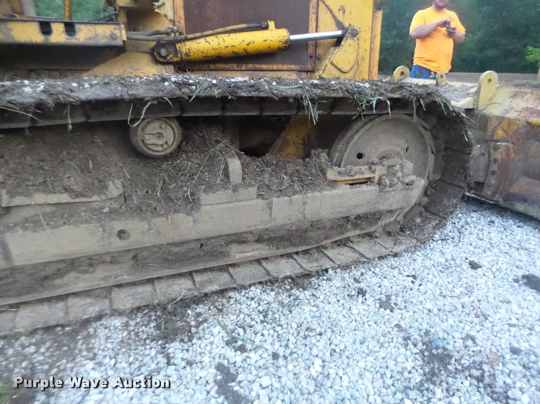 image for item DB5860 1986 John Deere 450E LT dozer