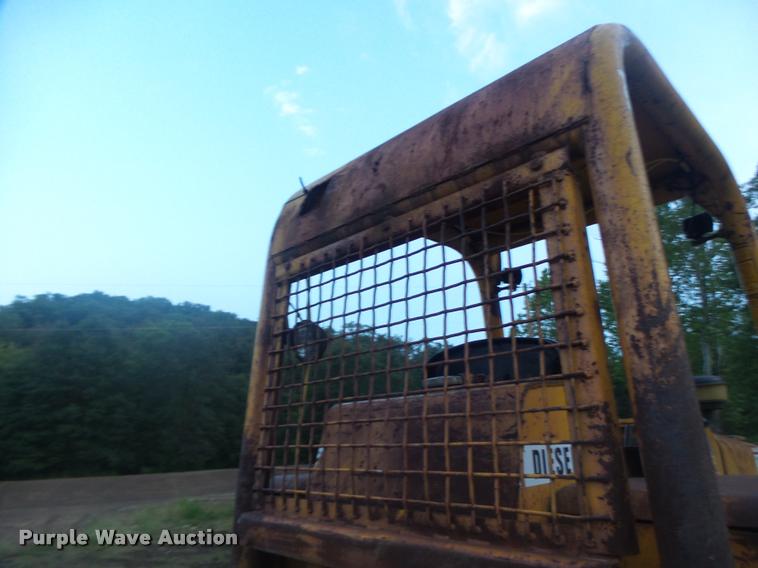 image for item DB5860 1986 John Deere 450E LT dozer