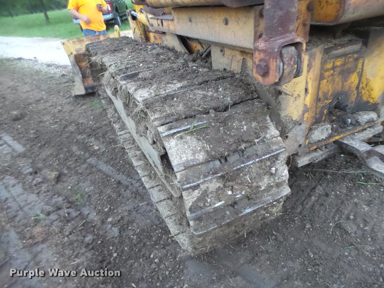 image for item DB5860 1986 John Deere 450E LT dozer