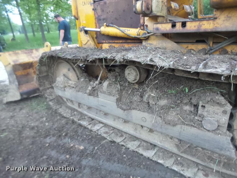 image for item DB5860 1986 John Deere 450E LT dozer