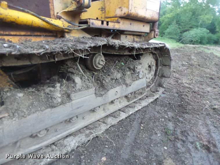 image for item DB5860 1986 John Deere 450E LT dozer