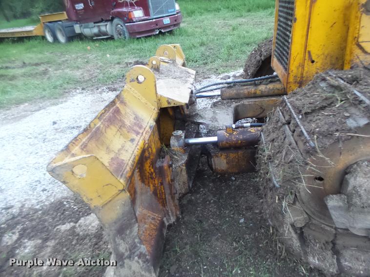 image for item DB5860 1986 John Deere 450E LT dozer