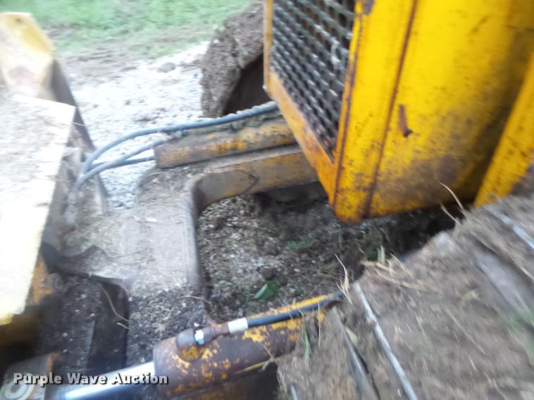 image for item DB5860 1986 John Deere 450E LT dozer