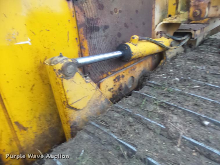 image for item DB5860 1986 John Deere 450E LT dozer