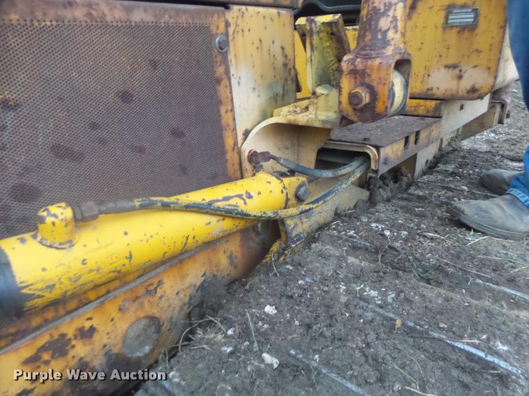 image for item DB5860 1986 John Deere 450E LT dozer