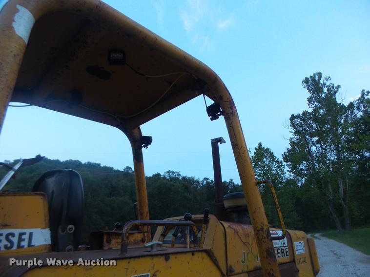 image for item DB5860 1986 John Deere 450E LT dozer