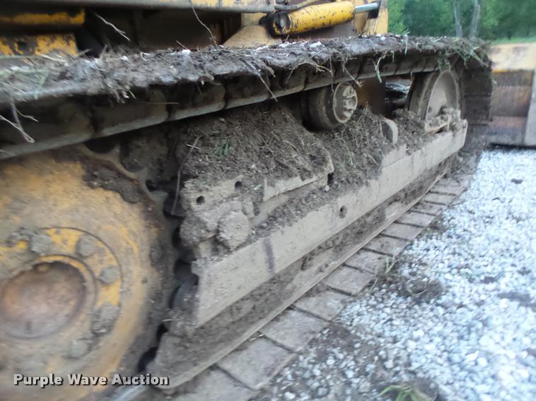 image for item DB5860 1986 John Deere 450E LT dozer