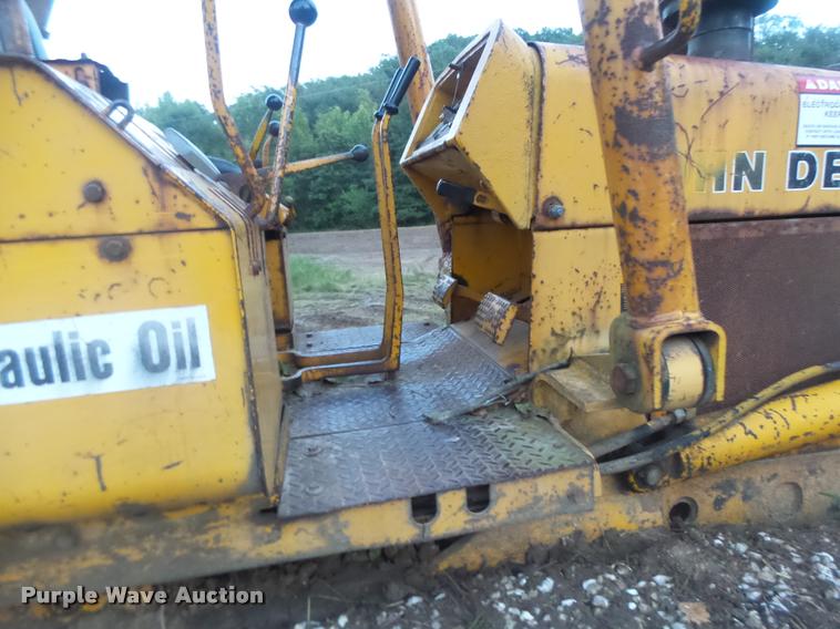image for item DB5860 1986 John Deere 450E LT dozer