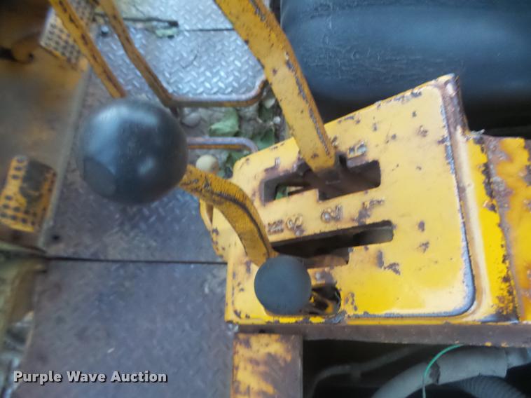 image for item DB5860 1986 John Deere 450E LT dozer