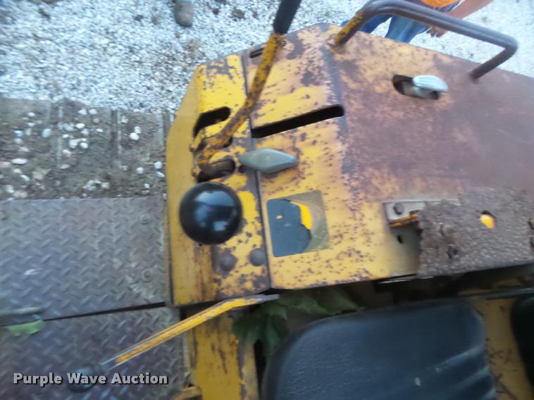 image for item DB5860 1986 John Deere 450E LT dozer