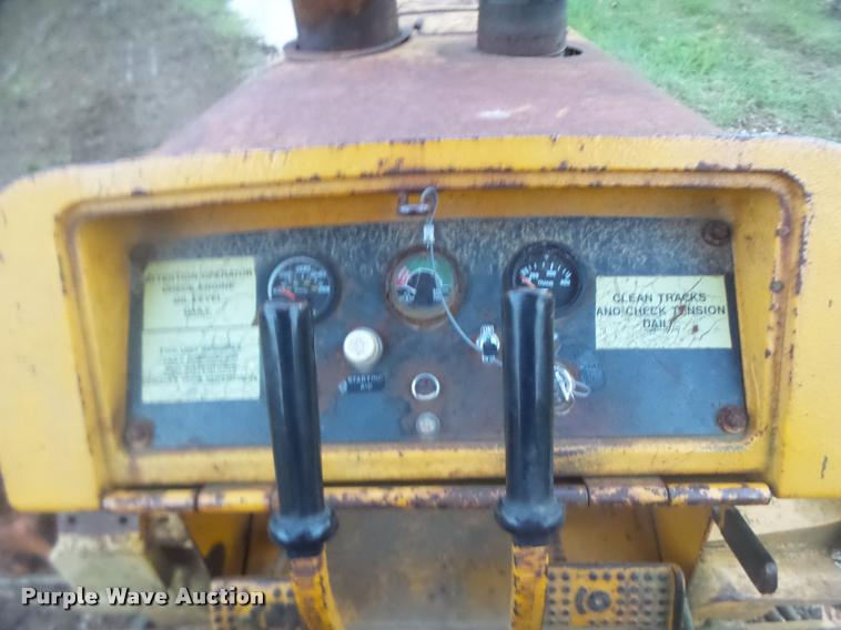 image for item DB5860 1986 John Deere 450E LT dozer