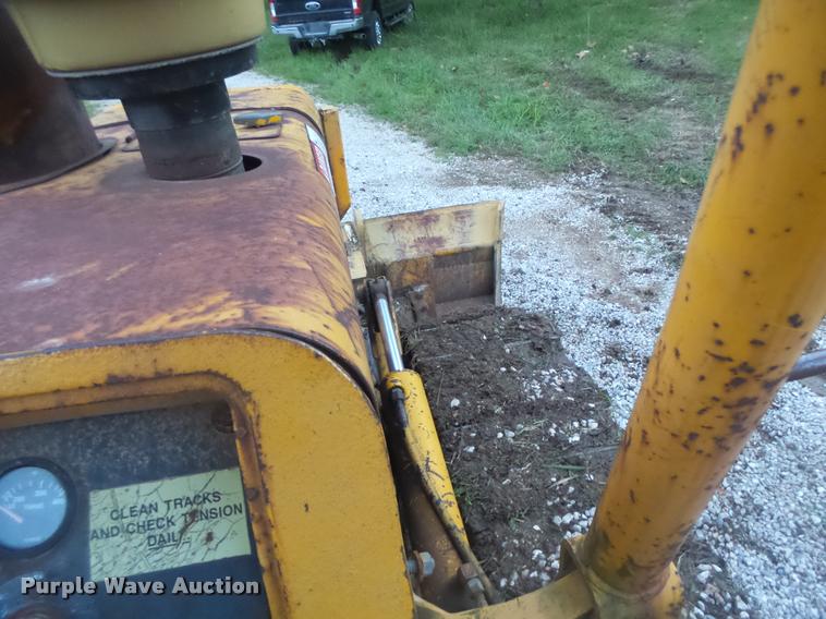 image for item DB5860 1986 John Deere 450E LT dozer